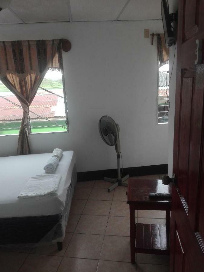 Hostal Don Frank Сан Карлос Екстериор снимка