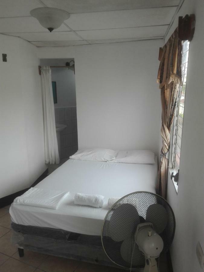 Hostal Don Frank Сан Карлос Екстериор снимка